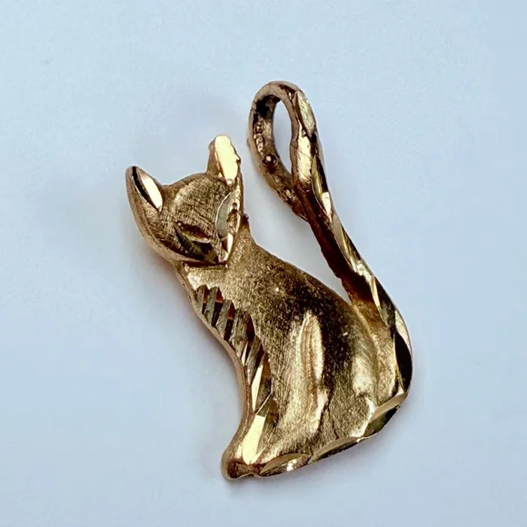 14K Solid Yellow Gold Sitting Kitty Cat Tail Vintage Charm Pendant Necklace